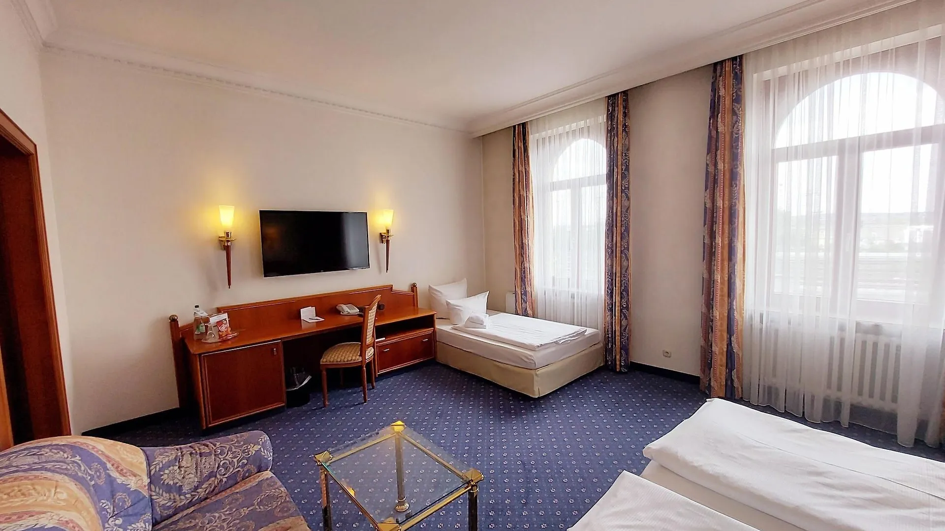 Hotel Bayerischer Hof Dresden 4*,