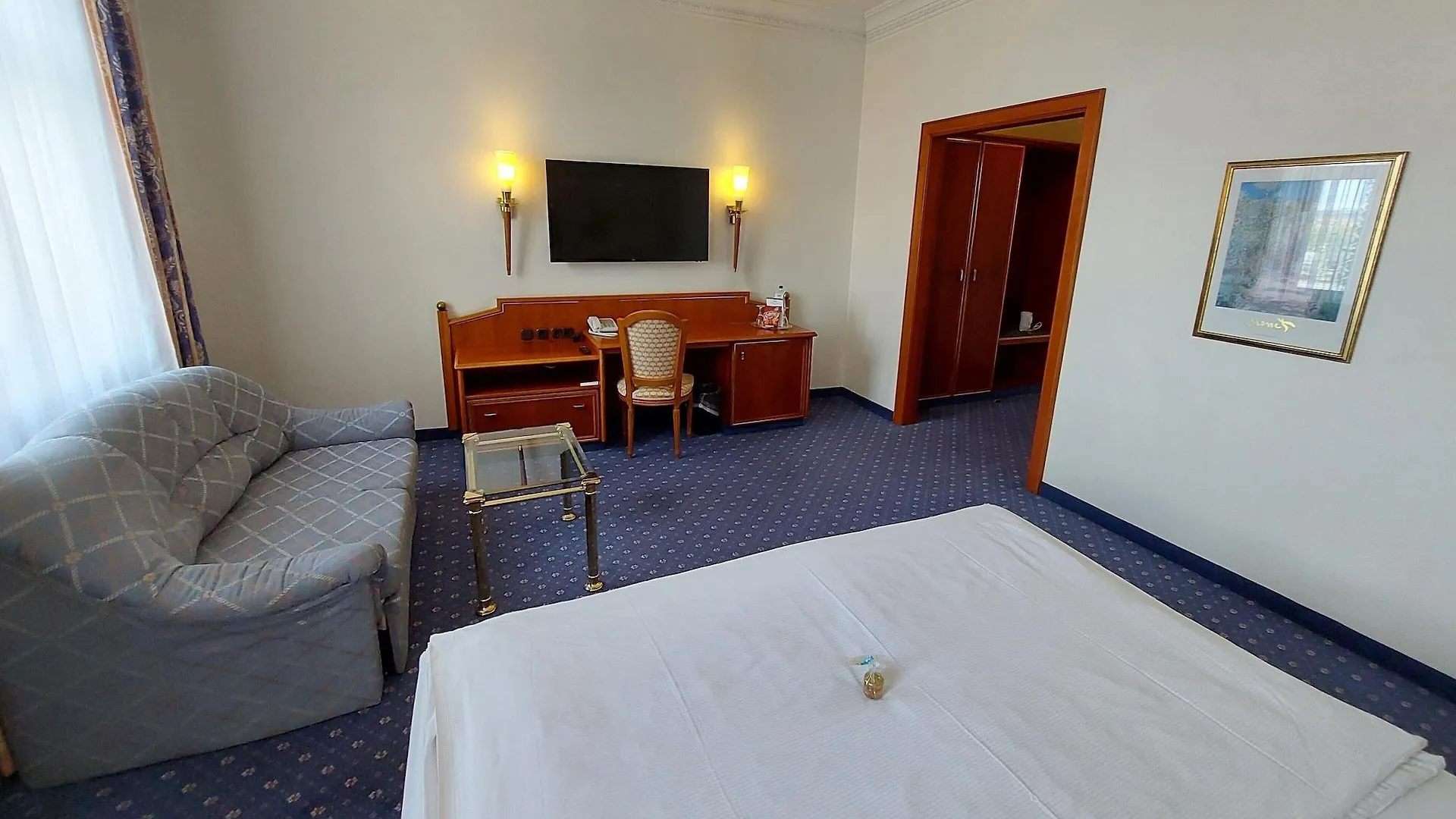 Hotel Bayerischer Hof Dresden 4*,